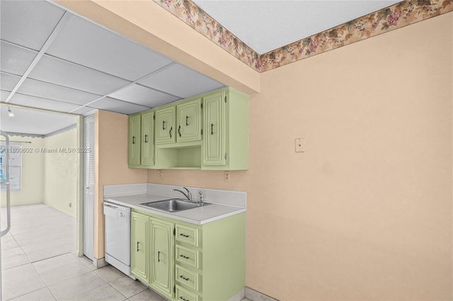 8205 NW 61st St B209, Tamarac, FL 33321