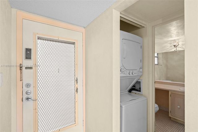 8205 NW 61st St B209, Tamarac, FL 33321