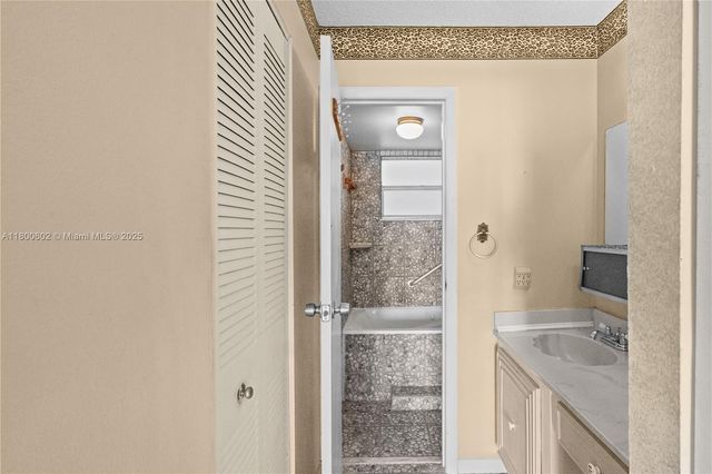 8205 NW 61st St B209, Tamarac, FL 33321