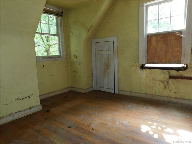 39 Sycamore Terrace, Mahopac, NY 10541