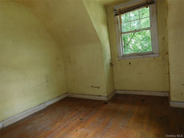 39 Sycamore Terrace, Mahopac, NY 10541