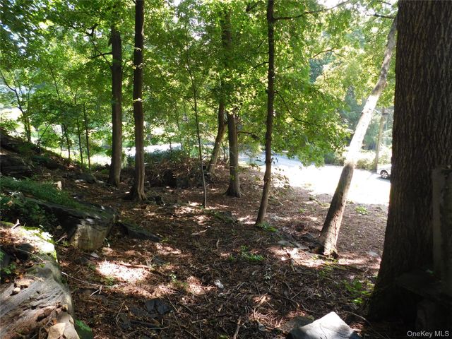 39 Sycamore Terrace, Mahopac, NY 10541