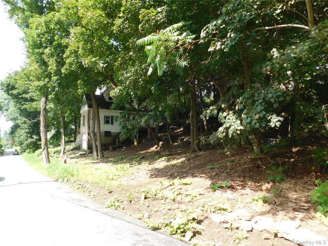 39 Sycamore Terrace, Mahopac, NY 10541