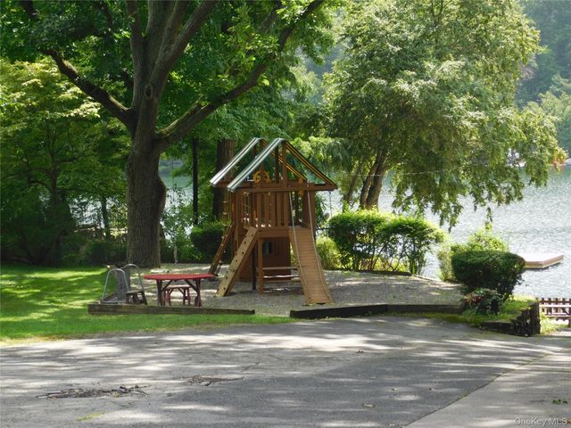 39 Sycamore Terrace, Mahopac, NY 10541