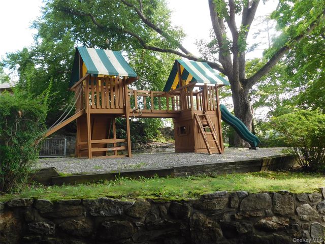 39 Sycamore Terrace, Mahopac, NY 10541