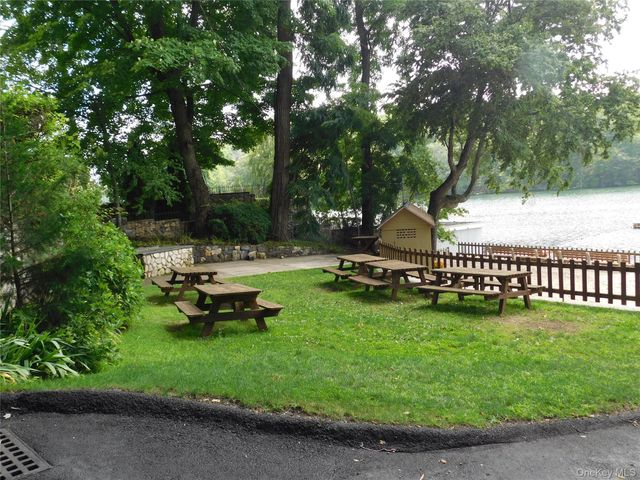39 Sycamore Terrace, Mahopac, NY 10541
