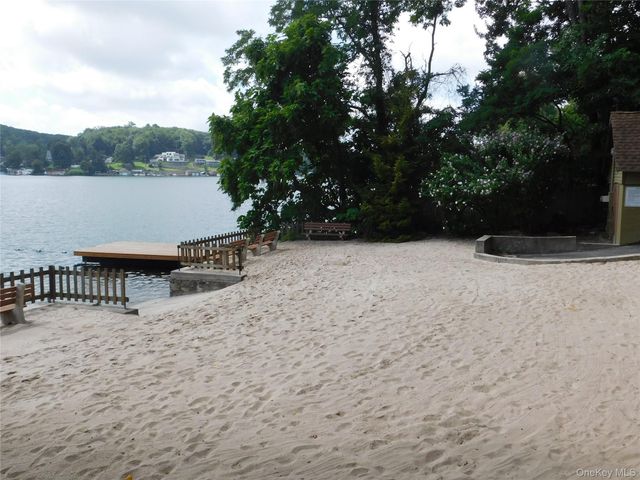 39 Sycamore Terrace, Mahopac, NY 10541