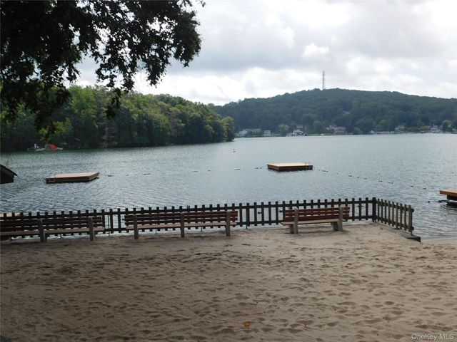 39 Sycamore Terrace, Mahopac, NY 10541