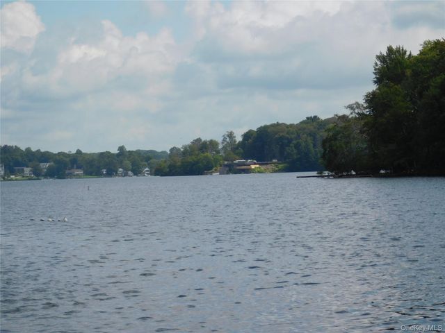 39 Sycamore Terrace, Mahopac, NY 10541