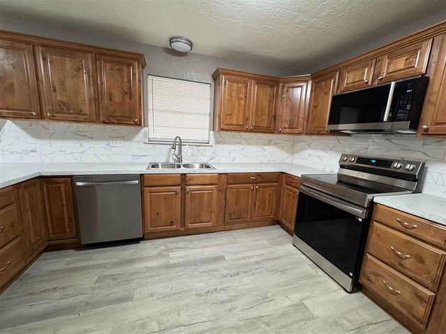 118 N Elk Dr, Cache, OK 73527