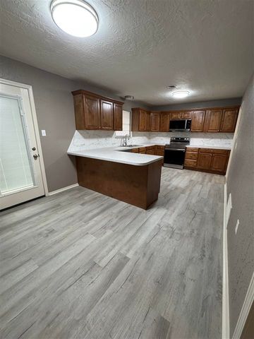 118 N Elk Dr, Cache, OK 73527