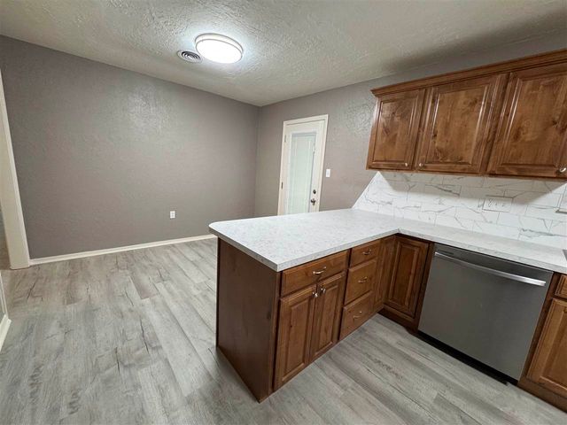 118 N Elk Dr, Cache, OK 73527