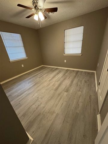 118 N Elk Dr, Cache, OK 73527