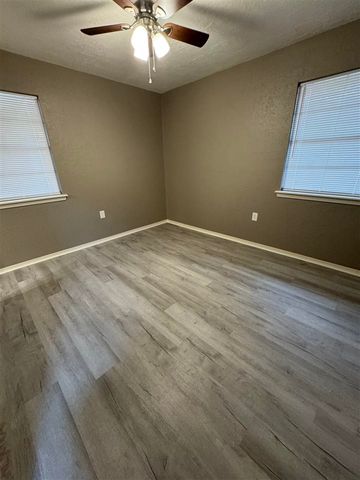 118 N Elk Dr, Cache, OK 73527