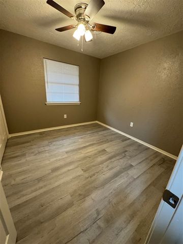 118 N Elk Dr, Cache, OK 73527