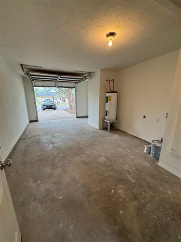 118 N Elk Dr, Cache, OK 73527