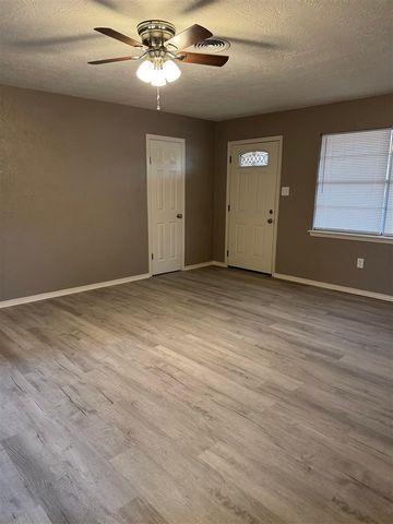 118 N Elk Dr, Cache, OK 73527