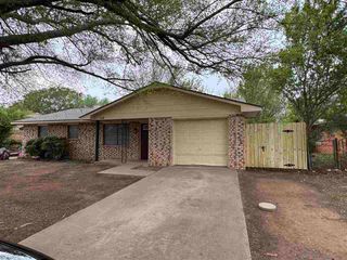 118 N Elk Dr, Cache, OK 73527