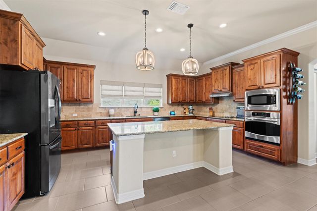 205 Quarry Lake EST, Liberty Hill, TX 78642