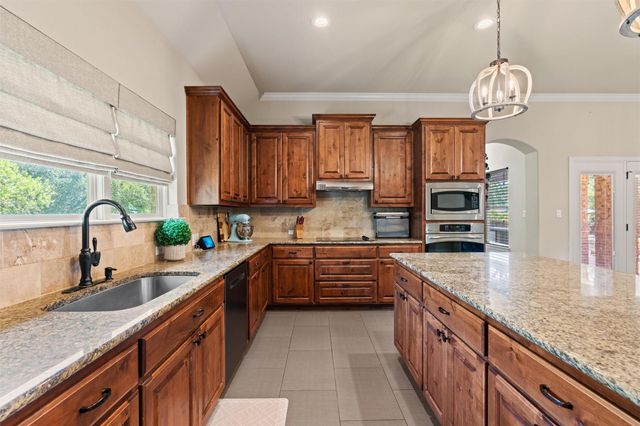 205 Quarry Lake EST, Liberty Hill, TX 78642