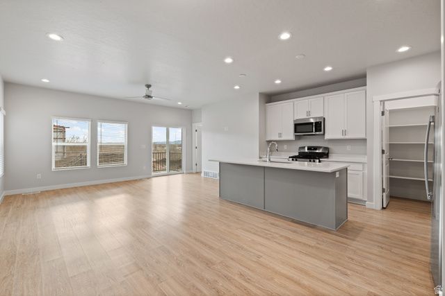 921 N EVELYN ST, Farmington, UT 84025