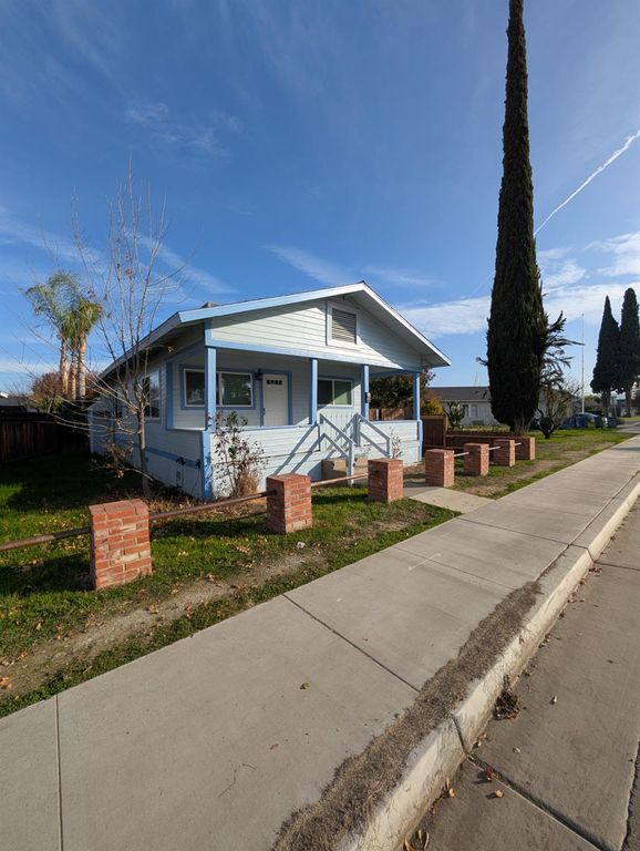 Image 3 of property listing at 512 Sunset Street, Coalinga, CA 93210