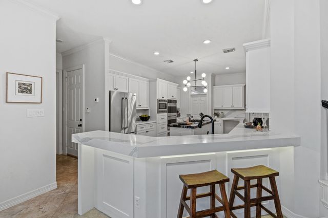 63 W Horizon Ridge Place, The Woodlands, TX 77381