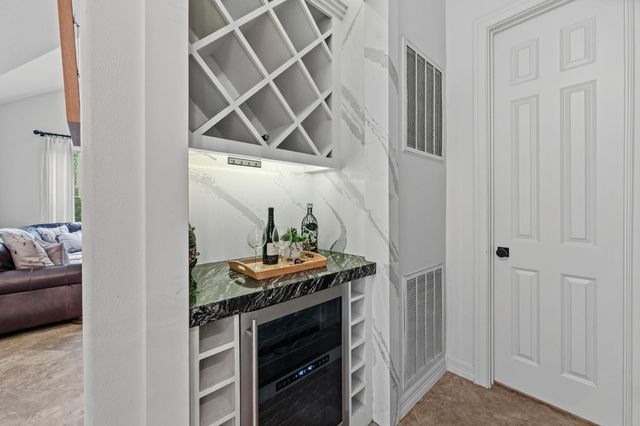 63 W Horizon Ridge Place, The Woodlands, TX 77381
