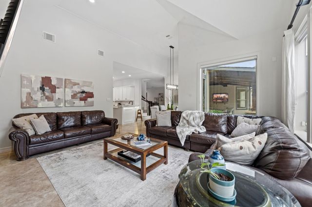 63 W Horizon Ridge Place, The Woodlands, TX 77381