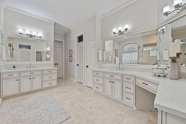 63 W Horizon Ridge Place, The Woodlands, TX 77381