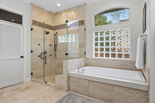 63 W Horizon Ridge Place, The Woodlands, TX 77381