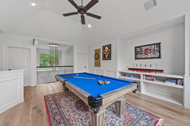 63 W Horizon Ridge Place, The Woodlands, TX 77381