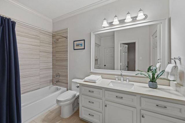 63 W Horizon Ridge Place, The Woodlands, TX 77381