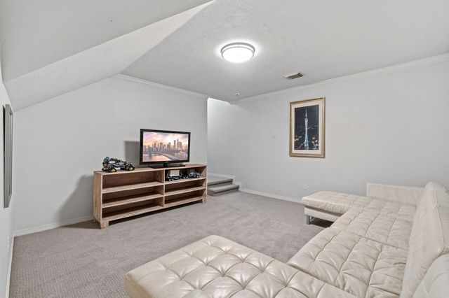 63 W Horizon Ridge Place, The Woodlands, TX 77381