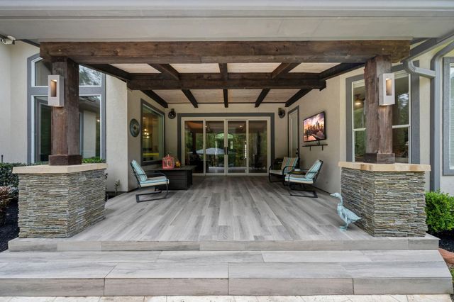 63 W Horizon Ridge Place, The Woodlands, TX 77381