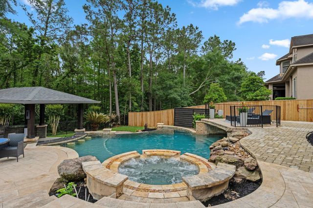 63 W Horizon Ridge Place, The Woodlands, TX 77381