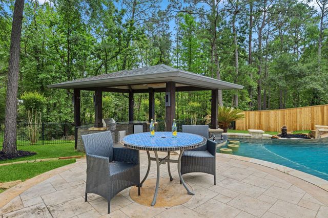 63 W Horizon Ridge Place, The Woodlands, TX 77381
