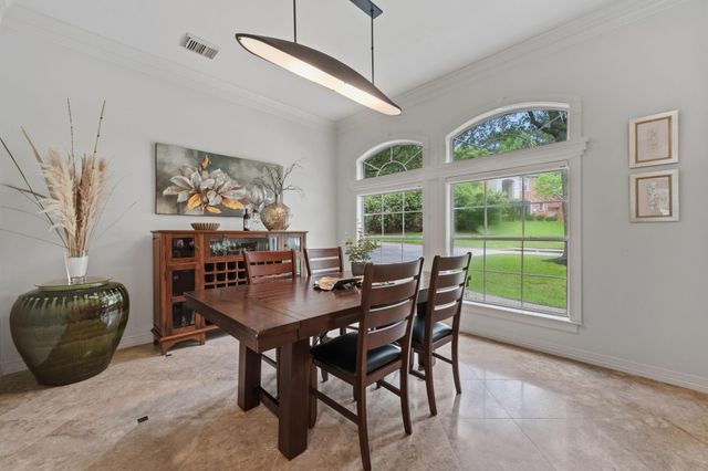 63 W Horizon Ridge Place, The Woodlands, TX 77381