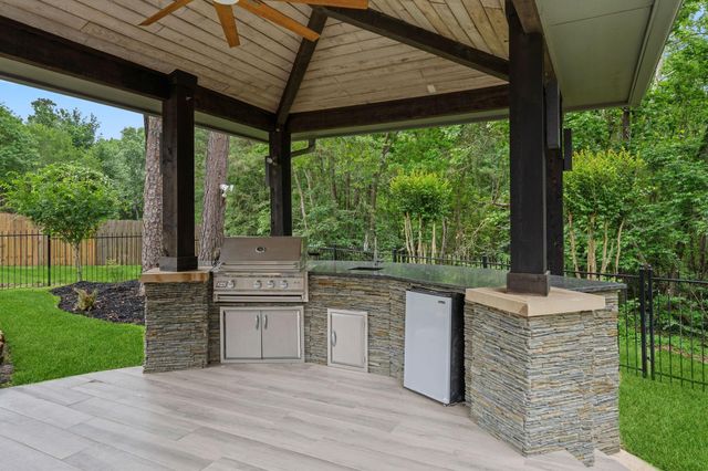 63 W Horizon Ridge Place, The Woodlands, TX 77381