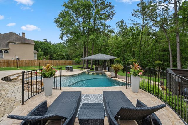 63 W Horizon Ridge Place, The Woodlands, TX 77381