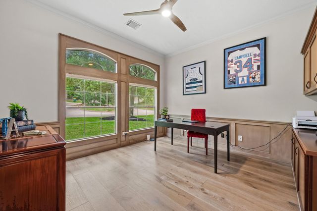 63 W Horizon Ridge Place, The Woodlands, TX 77381