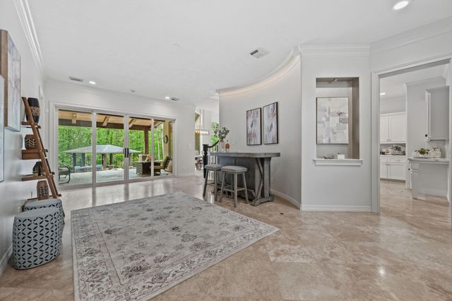 63 W Horizon Ridge Place, The Woodlands, TX 77381