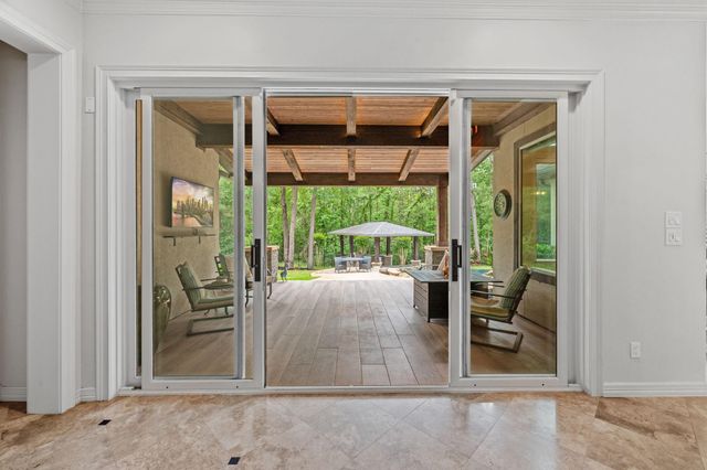 63 W Horizon Ridge Place, The Woodlands, TX 77381
