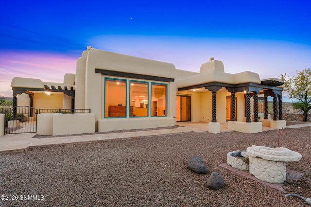 6738 Desert Blossom Road, Las Cruces, NM 88007