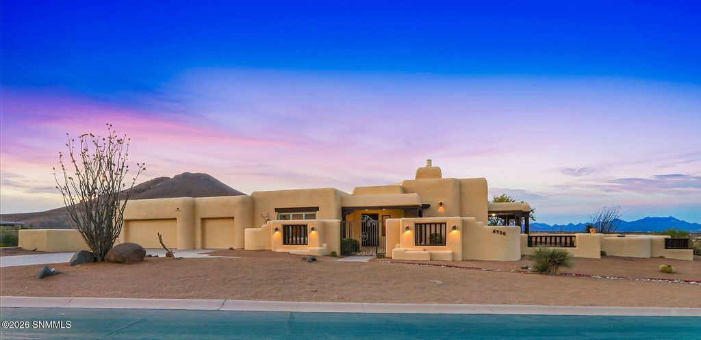 6738 Desert Blossom Road, Las Cruces, NM 88007