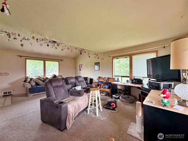 141 Filbert Road, Silver Creek, WA 98585