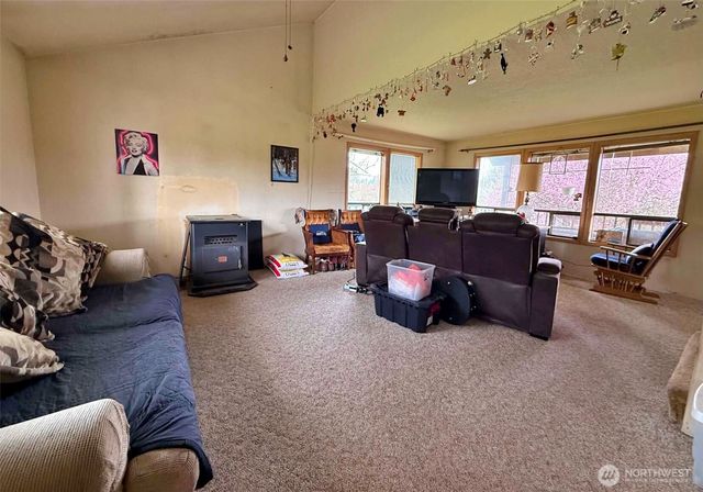 141 Filbert Road, Silver Creek, WA 98585