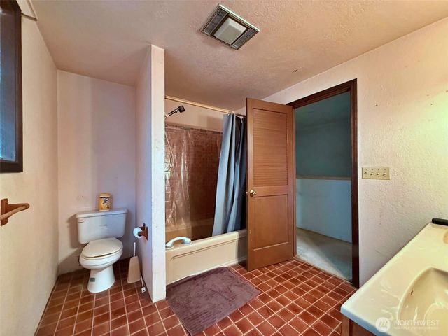 141 Filbert Road, Silver Creek, WA 98585