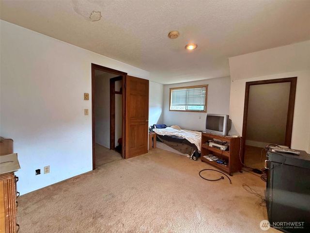 141 Filbert Road, Silver Creek, WA 98585