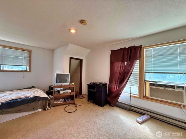 141 Filbert Road, Silver Creek, WA 98585